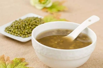 甘草和绿豆煮水