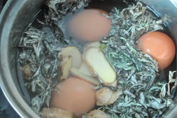 艾叶和老姜一起煮