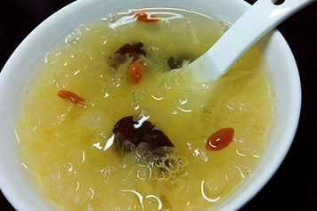 冰糖银耳梨水