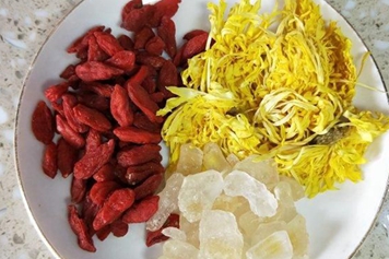 冰糖菊花枸杞茶
