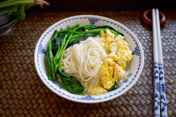 菠菜鸡蛋面