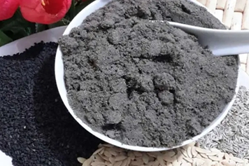 黄瓜籽和黑芝麻粉
